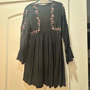 Ann Taylor LOFT Women's Dress Size 2 black Floral Embroidered Cold Shoulder